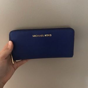 Blue Michael Kors wallet (practically new)